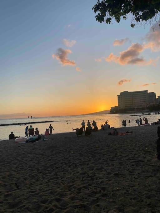 Seashore Waikiki Studio 1 Block From A Beach No Resort Fees Гонолулу Экстерьер фото