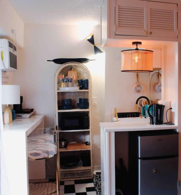 Seashore Waikiki Studio 1 Block From A Beach No Resort Fees Гонолулу Экстерьер фото