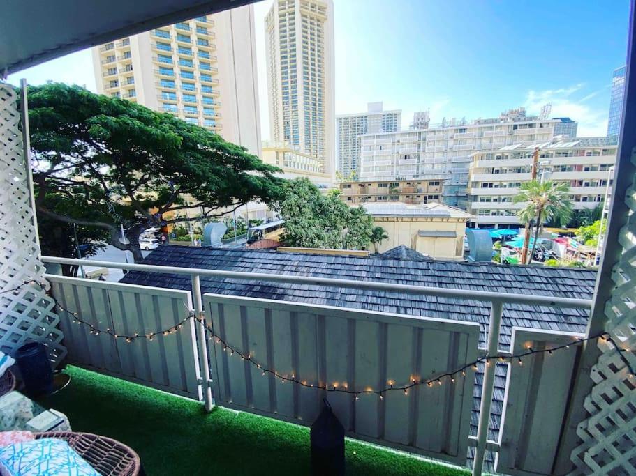 Seashore Waikiki Studio 1 Block From A Beach No Resort Fees Гонолулу Экстерьер фото